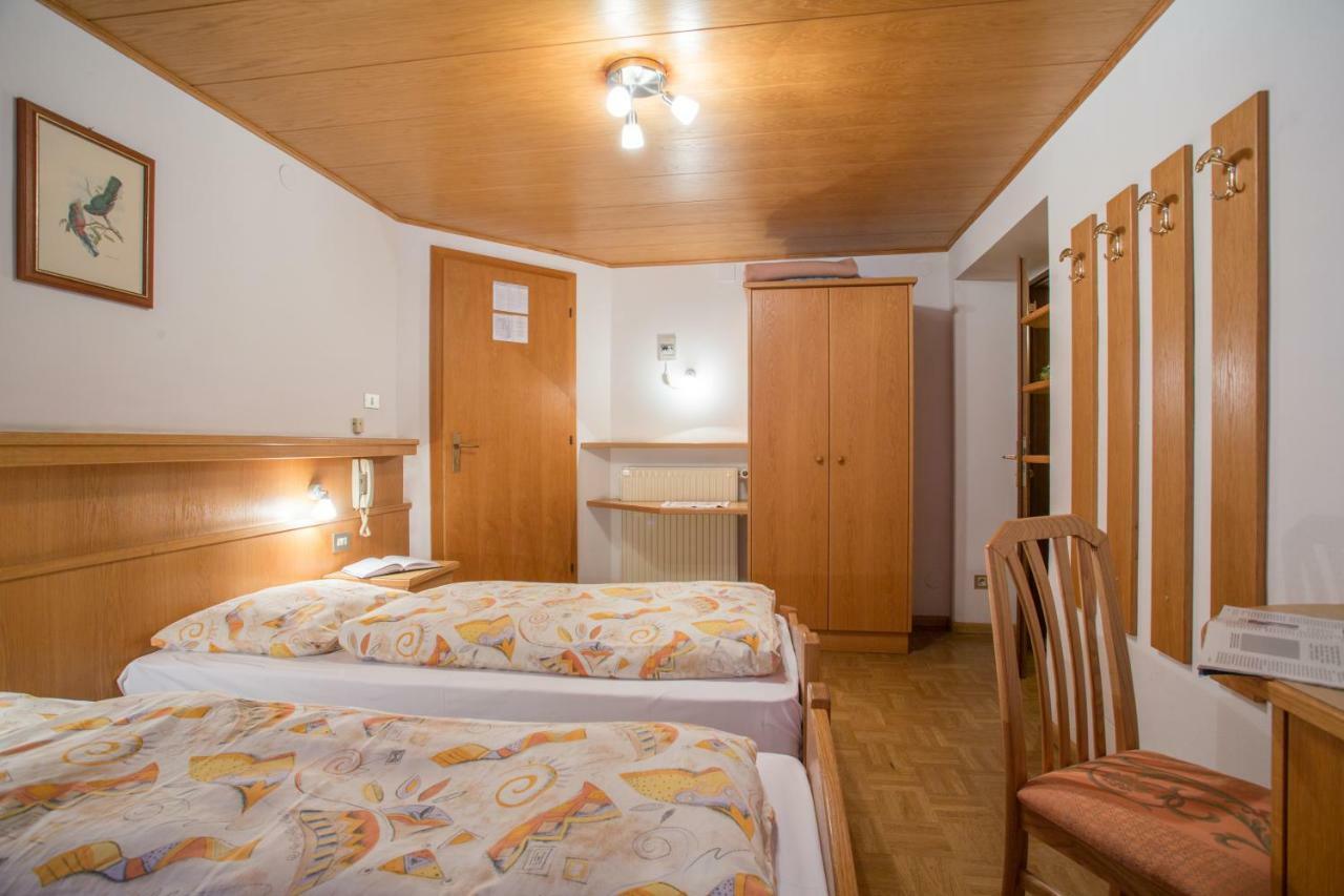 Specker Hotel *
